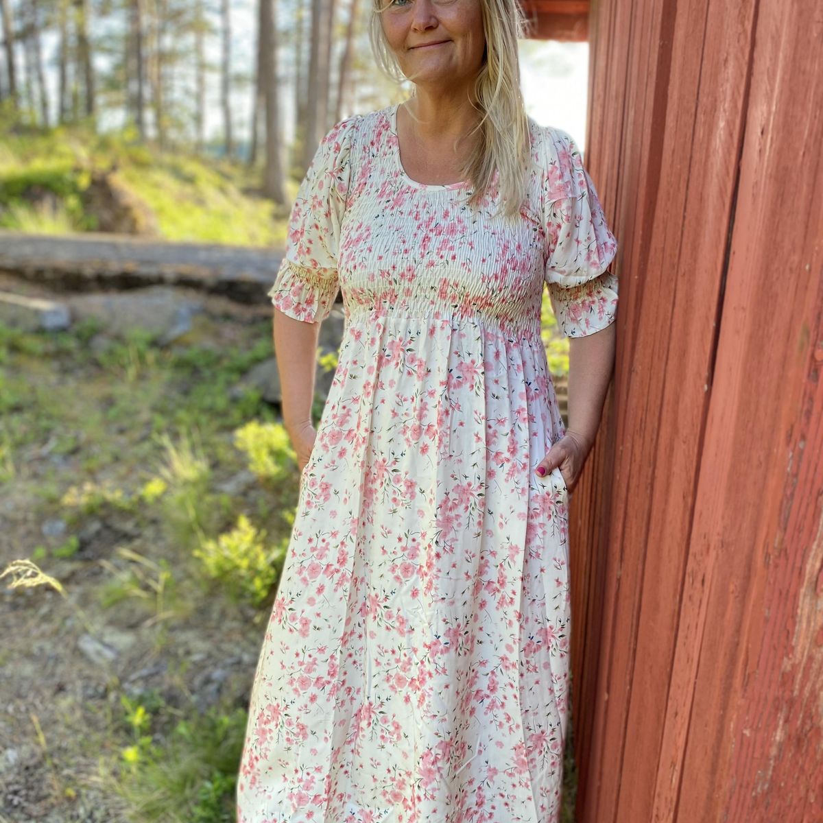 Susanne kjole, rosa blomster